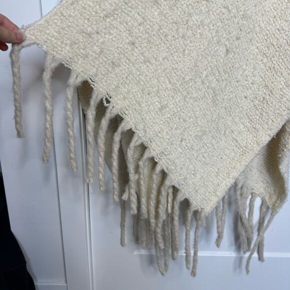 Free People Ivory Knit Fringe Trim Shawl Sweater Boho - Picture 4 of 5